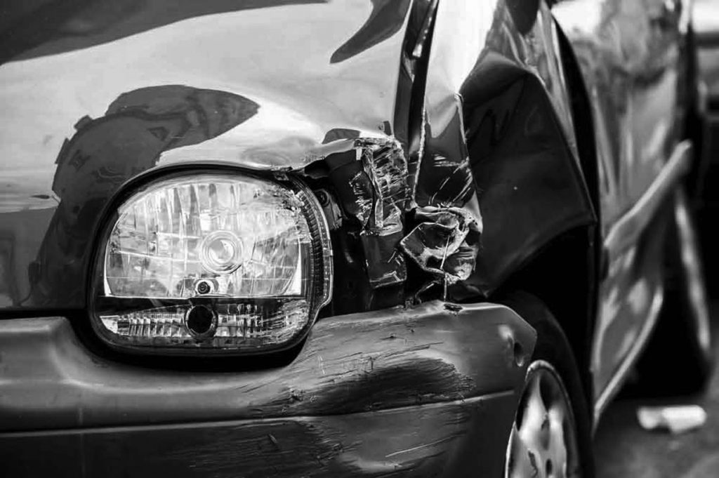 τροχαίο ατύχημα ανασφάλιστο όχημα αποζημίωση δικηγόρος